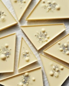 Read more about the article Silver Sprinkle White Chocolate Bark Recipe (Easy, No-Bake Treat!)